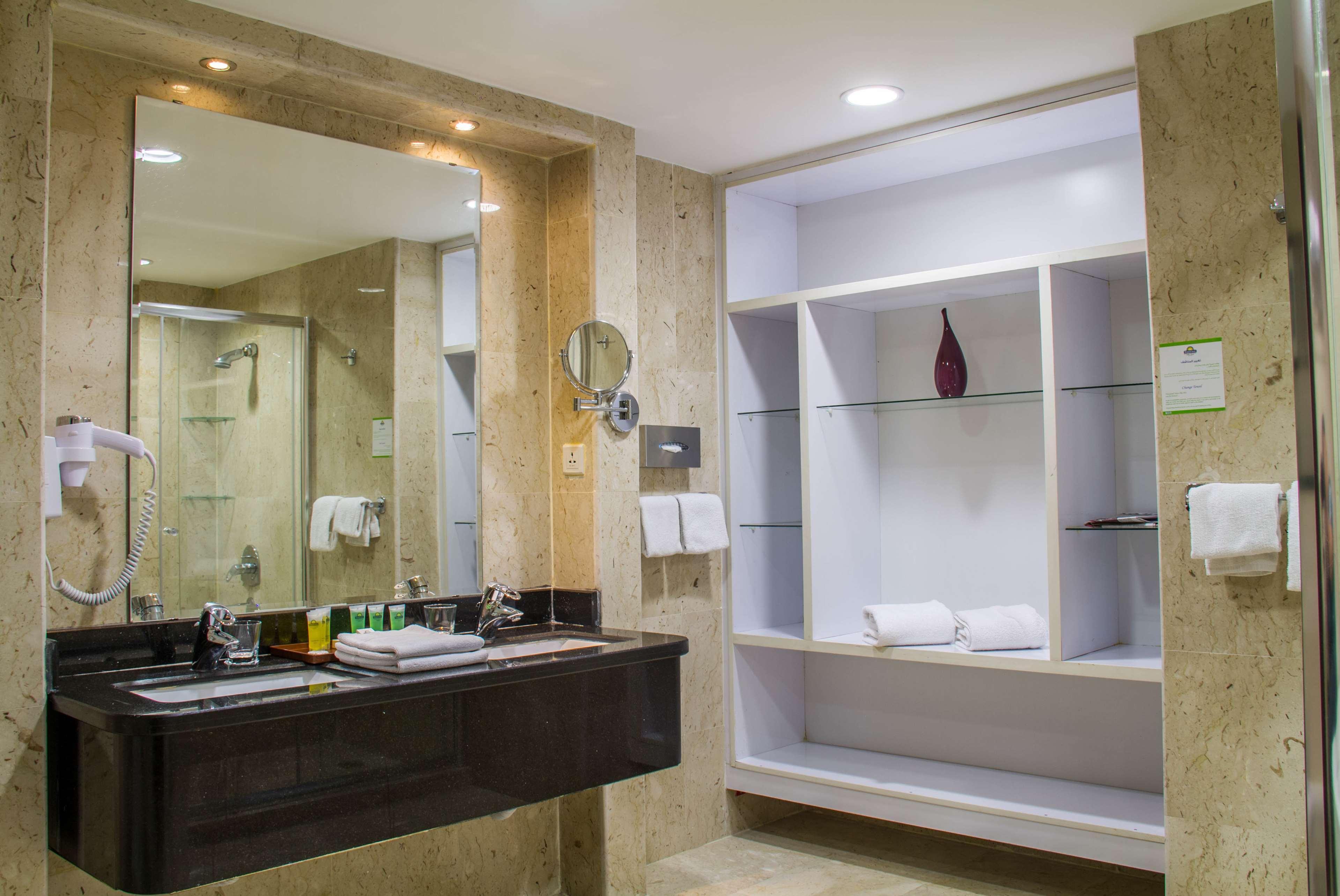 Days Inn Hotel & Suites Amman Eksteriør billede