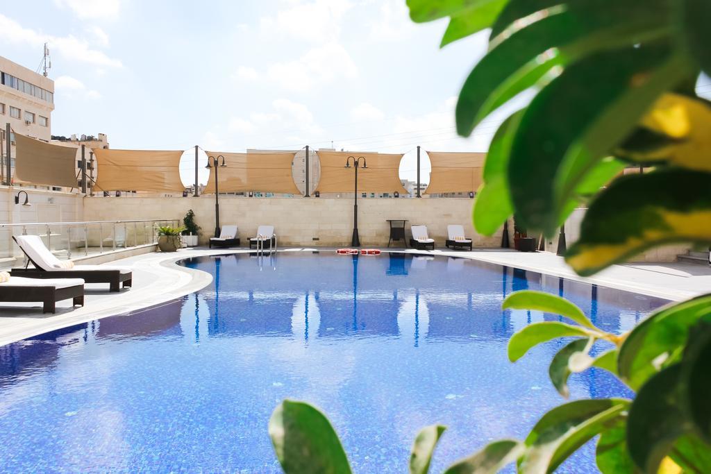 Days Inn Hotel & Suites Amman Eksteriør billede