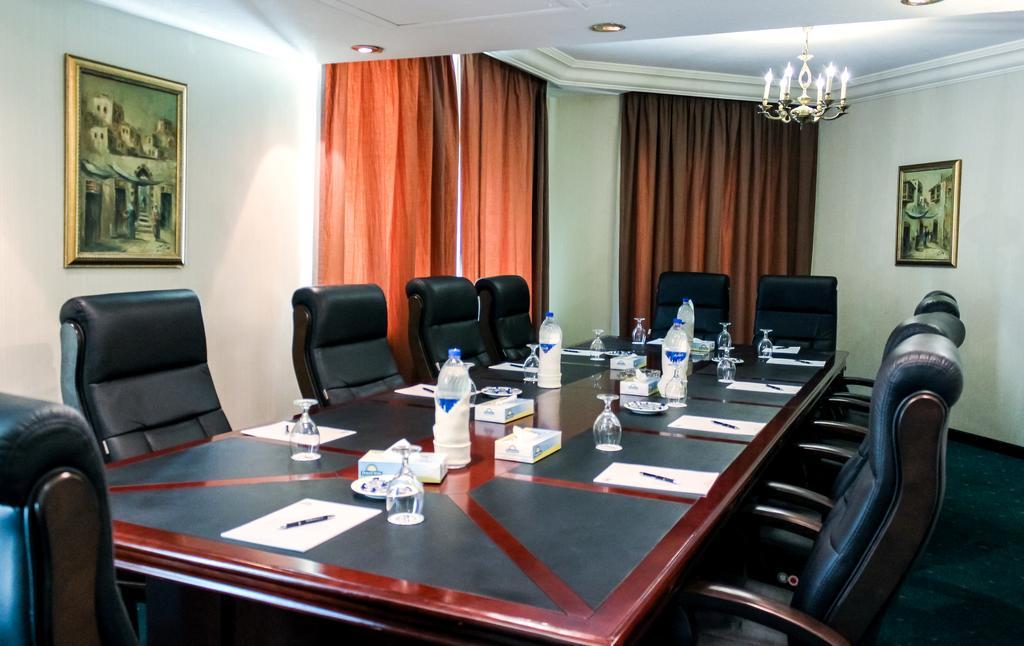 Days Inn Hotel & Suites Amman Eksteriør billede