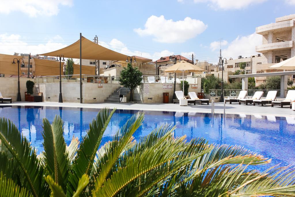 Days Inn Hotel & Suites Amman Eksteriør billede
