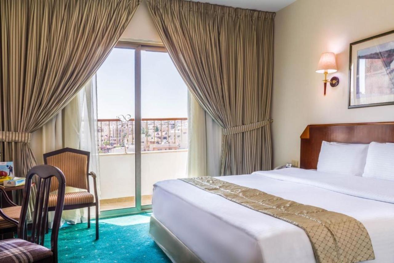 Days Inn Hotel & Suites Amman Eksteriør billede